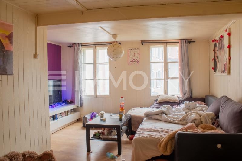 Heimeliges Wohnzimmer im DG - 3 Wohnungen Mehrfamilienhaus in Gersau