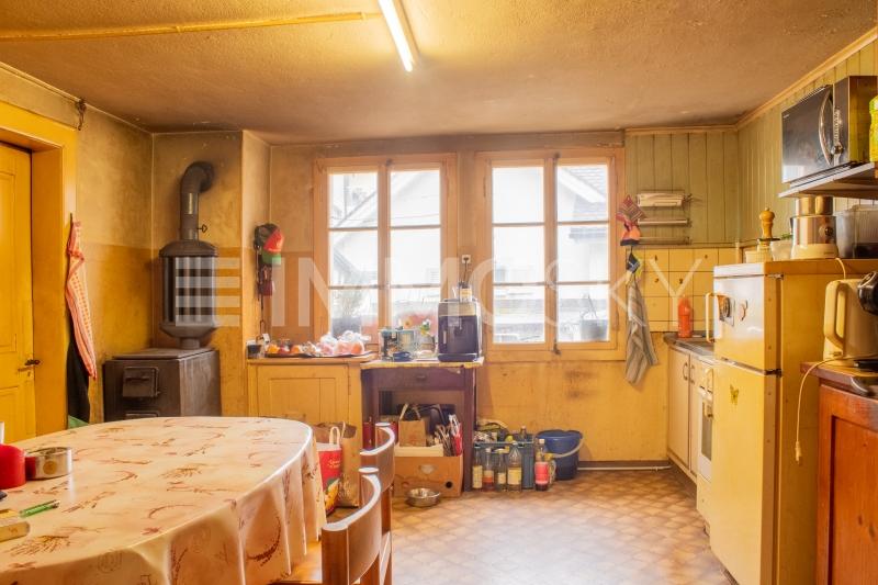 Auffrischen oder nicht – Sie entscheiden - 3 Wohnungen Mehrfamilienhaus in Gersau