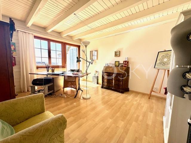 Ein weiteres Zimmer mit Balkon - 7.5 pièces Maison bifamiliale a Engwilen