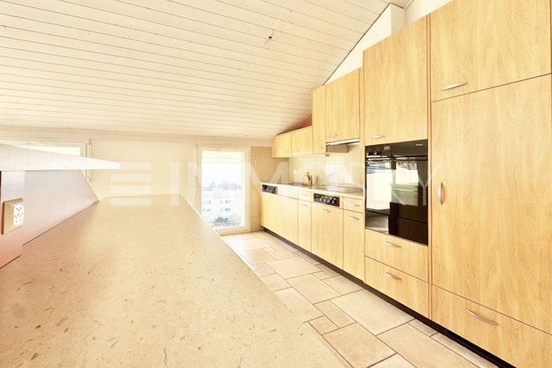 Jolie cuisine ouverte - 4.5 pièces Appartement en attique a Corcelles NE
