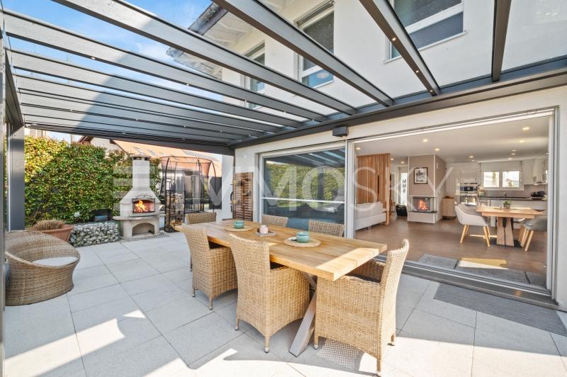 Terrasse avec pergola moderne - 4.5 pièces Maison individuelle a Farvagny