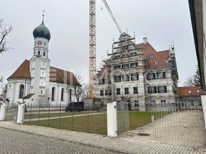 modern saniertes Schloss - 