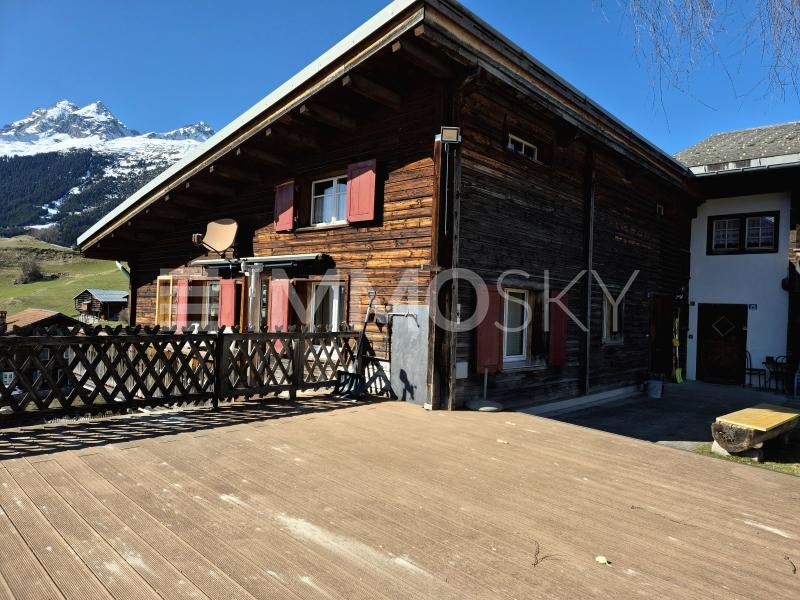 Grosse Terrasse – perfekt für einen Apéro - 4.5 Zimmer Wohnung in Breil/Brigels