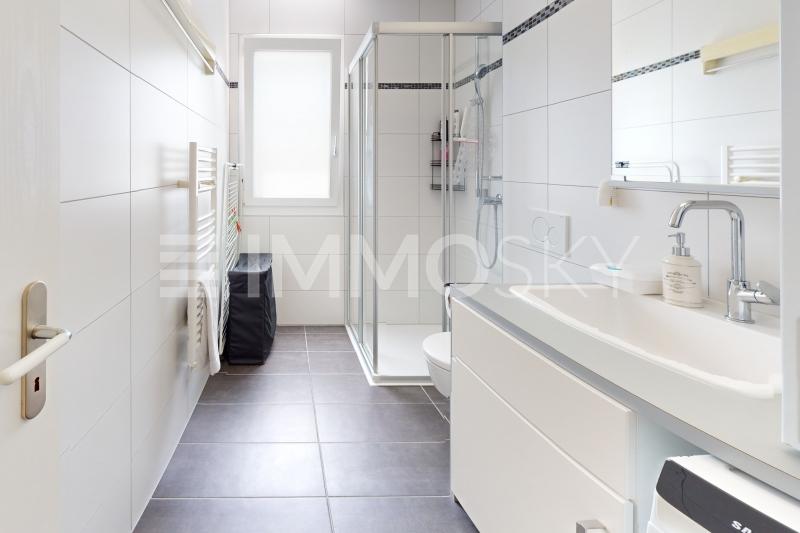 Salle de douche avec espace buanderie - 4.5 pièces Appartement a Croy