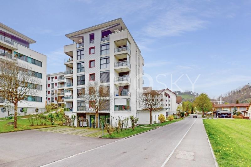 Wohnen im 5. Stock  mit top Aussicht - 4.5 Zimmer Etagenwohnung in Obernau