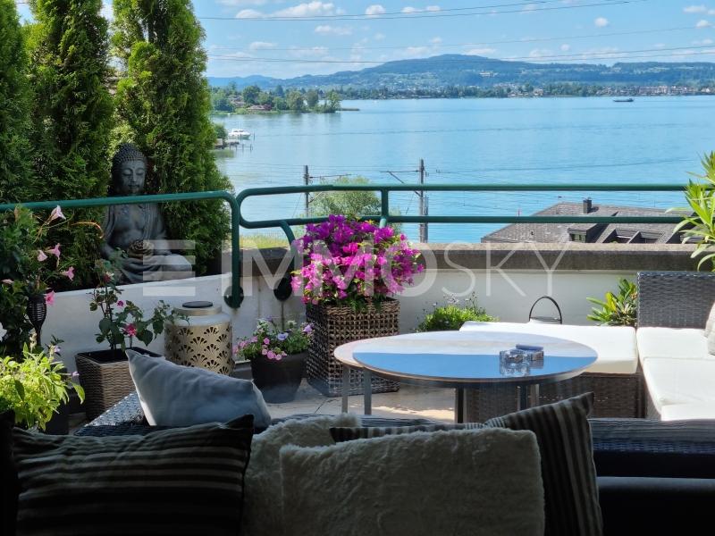 Balkon mit Seeblick - 5.5 Zimmer Wohnung in Altendorf