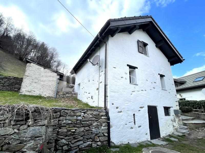 Facciata soleggiata  - 4.5 pièces Maison a Leontica