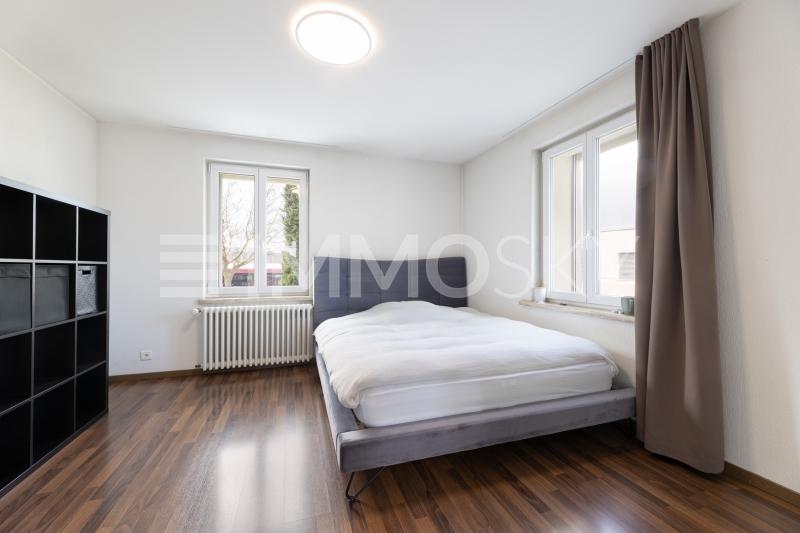 Schlafzimmer - 7.5 Zimmer Haus in Wohlen AG