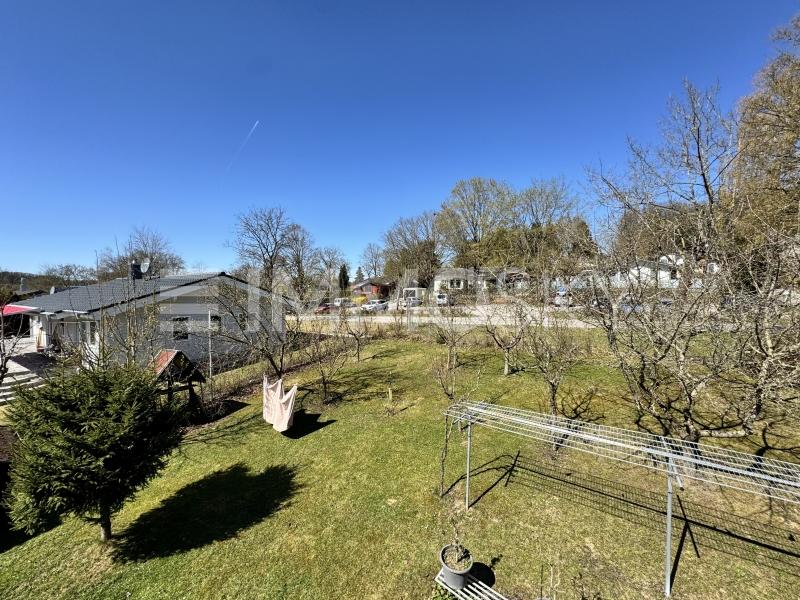 Gartenidylle mit Obstbaumbestand - 