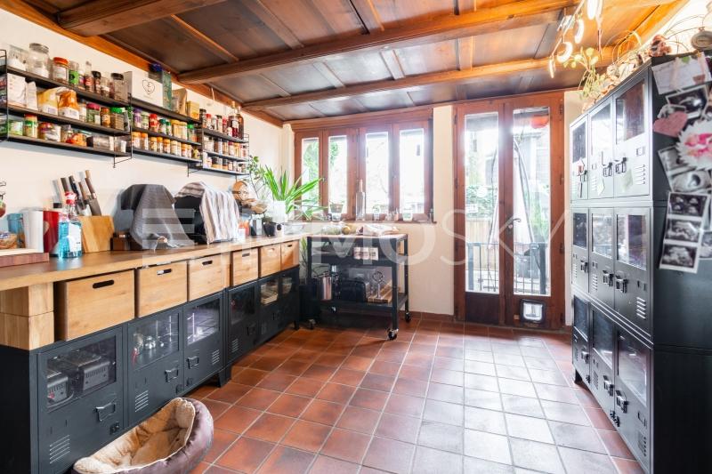 Küche mit Zugang zur Terrasse - 4.5 Zimmer Gartenwohnung in Albligen