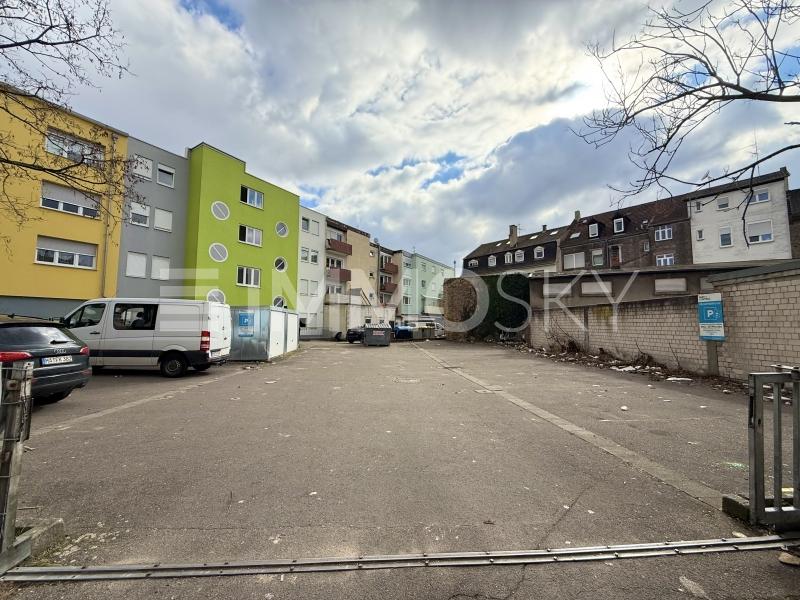 Parkplatz ubd Bauplatz für MFH - 