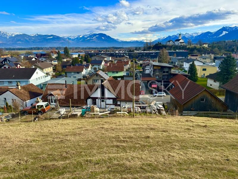 Blick von der Grünfläche - 8 Zimmer Einfamilienhaus in Rüthi