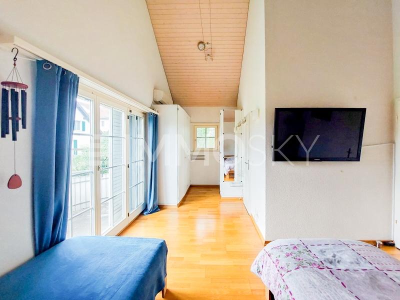 Rückzugsort mit Balkon und Bad - 6.5 rooms One-family house in Oberbözberg
