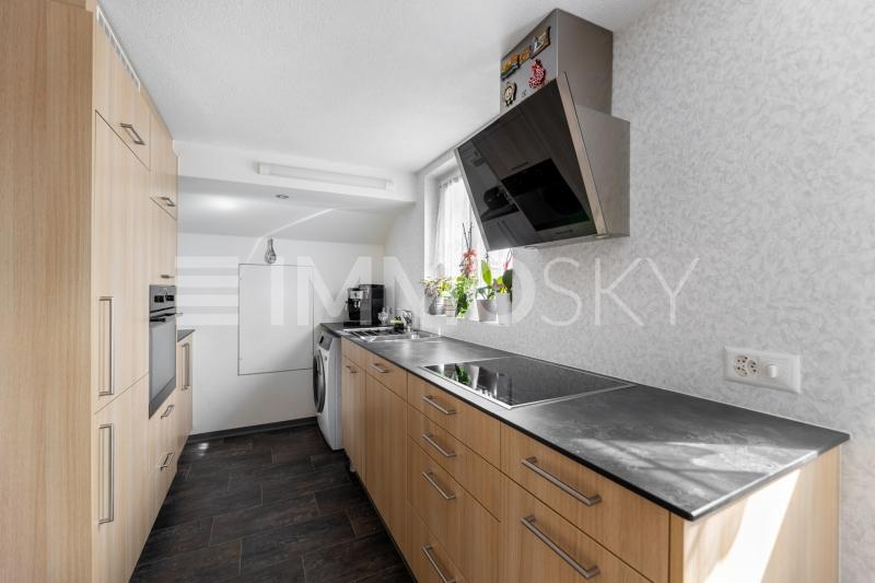 Küche in der Dachgeschosswohnung - 15 Zimmer Wohn- und Geschäftshaus in Lütisburg