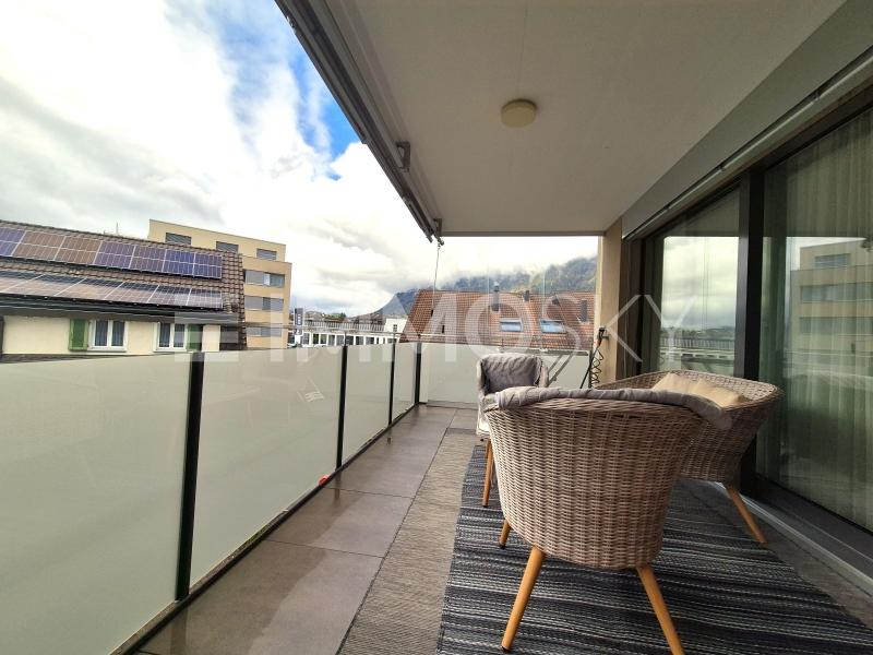 Einladender Balkon zum Entspannen  - 3.5 pièces Appartement a Schattdorf