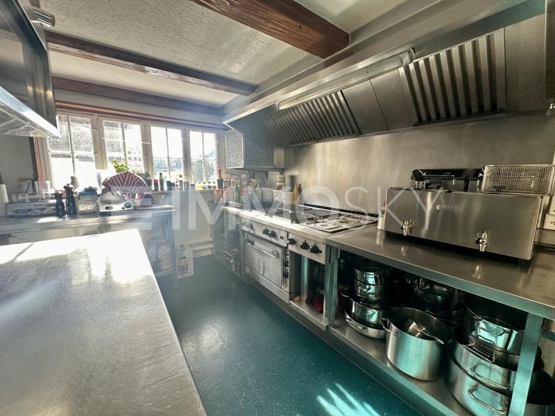 Zauberort für leckeres Essen - 15 Zimmer Wohn- und Geschäftshaus in Lütisburg