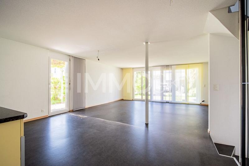 Riesiger Wohn-Essbereich - 6.5 Zimmer Doppeleinfamilienhaus in Strengelbach