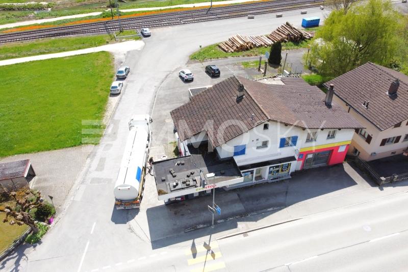 Zentrale Lage - Mehrfamilienhaus in Court