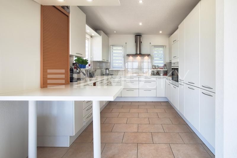 Cuisine ouverte - 6 rooms House in Arzier