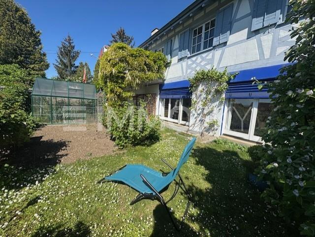 Pflegeleichter Garten  - 7.5 pièces Maison bifamiliale a Engwilen
