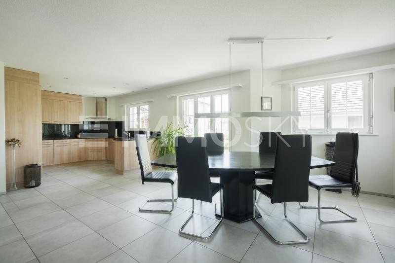 Grosszügiger und heller Essbereich - 5.5 Zimmer Haus in Uezwil