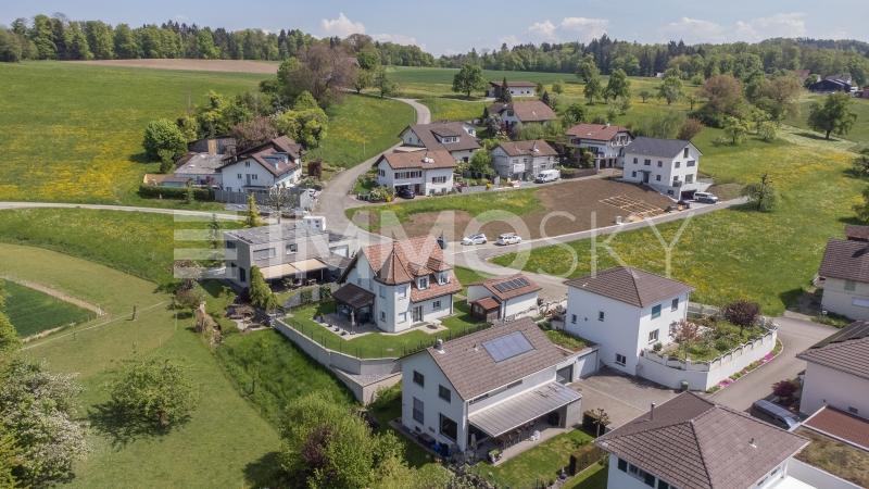 Wunderschöne grüne Lage - 5.5 Zimmer Haus in Uezwil