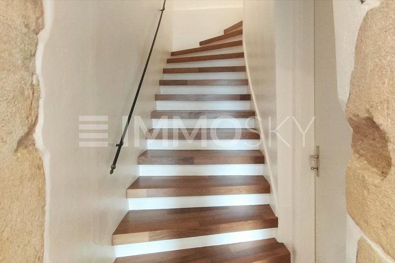 Escaliers rez-de-chaussée - 5.5 pièces Maison mitoyenne a Cortaillod