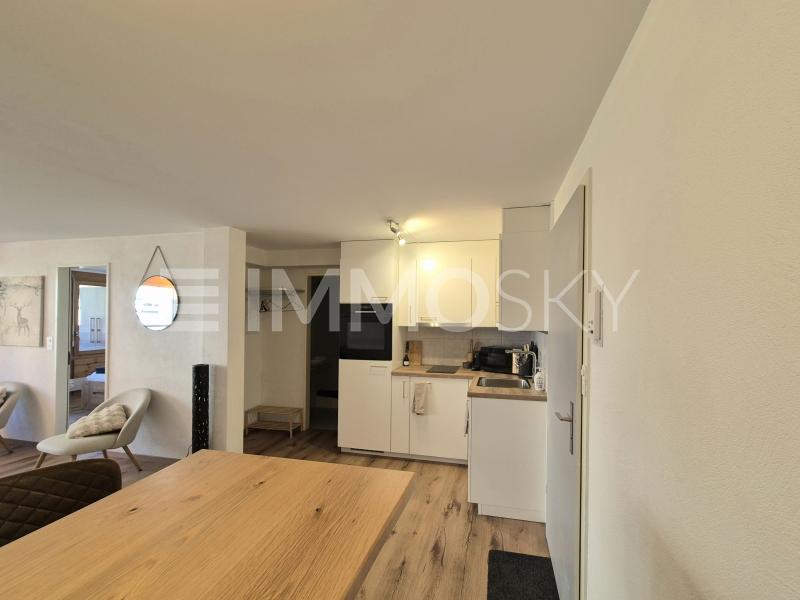Offener Wohnbereich mit gemütlichem Essplatz - 2.5 pièces Appartement a Davos Dorf