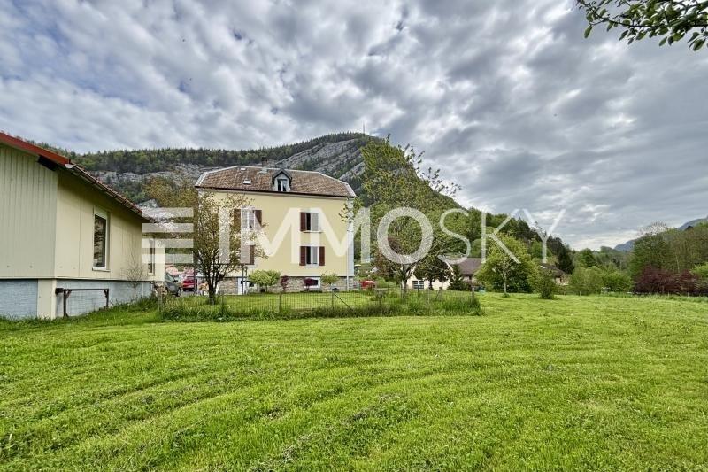 Maison avec 2 appartements - 10 rooms Two-family house in Noiraigue