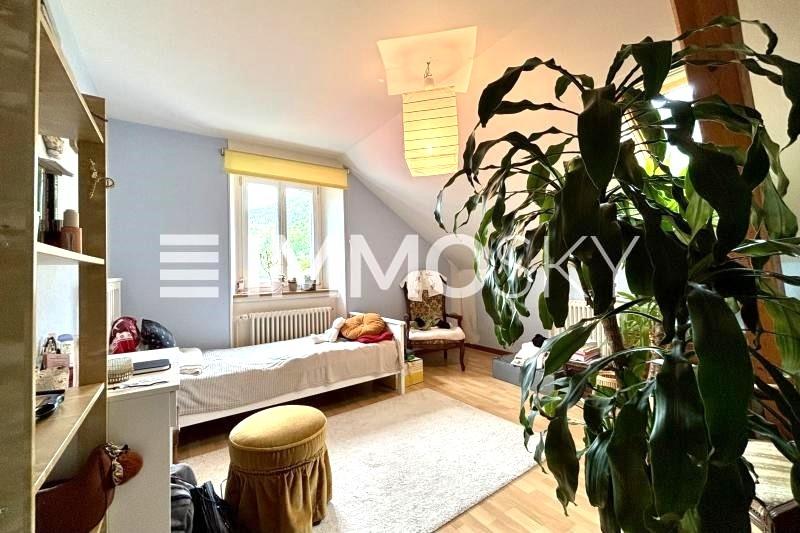 Chambre spacieuse et lumineuse - 10 rooms Two-family house in Noiraigue