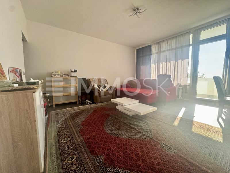 Geräumiges Wohnzimmer - 