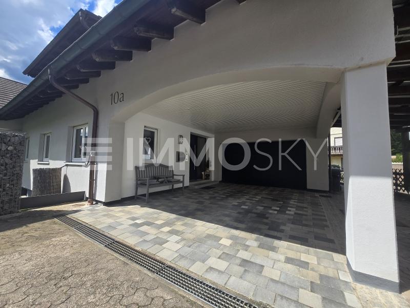 HauptHaus EIngang ink. Garage u. Überdachung  - 
