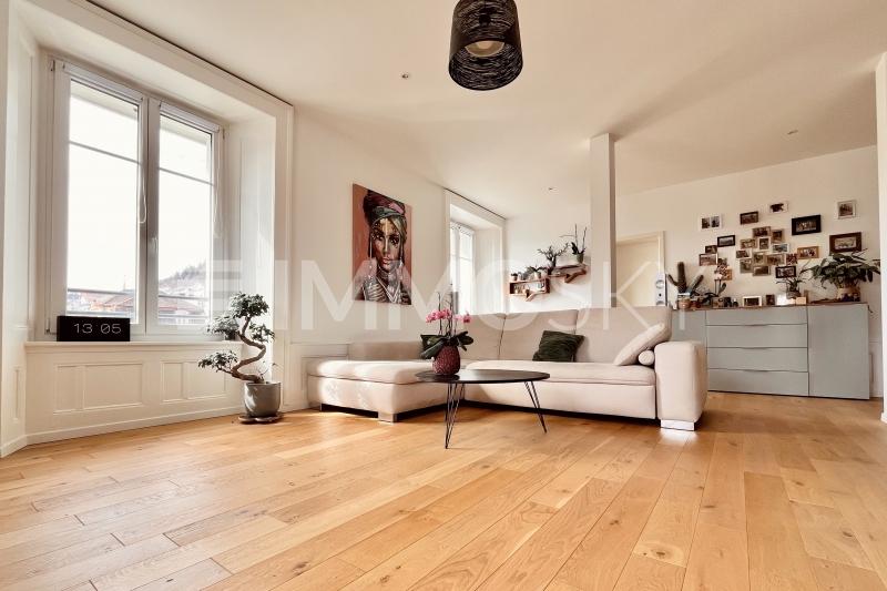 Grand salon - 4.5 pièces Appartement a Renan BE