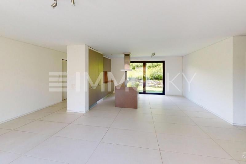 Grande open space con accesso al terrazzo e al giardino - 3.5 Zimmer Gartenwohnung in Davesco Soragno