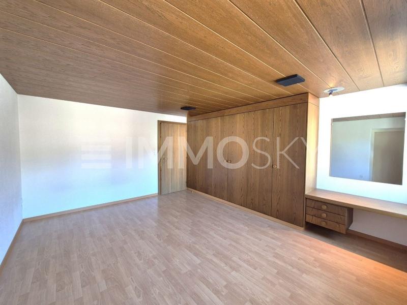 Hochwertig ausgestattetes Schlafzimmer mit Einbauschrank - 3.5 pièces Appartement a Berneck
