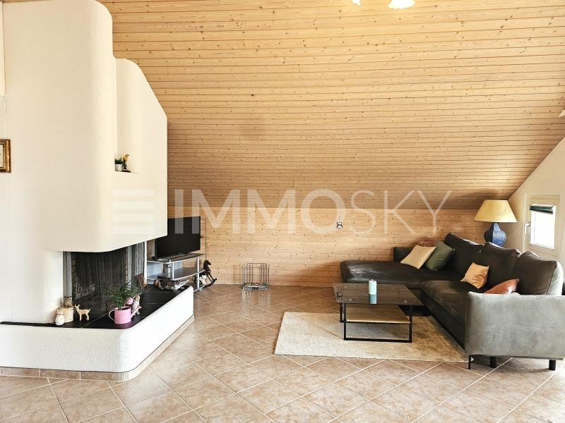 Für die gemütlichen Tage - Sofaecke beim Cheminée - 3.5 Zimmer Attikawohnung in Birmensdorf ZH