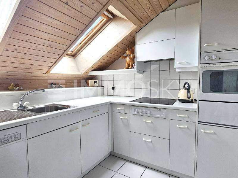 Gut ausgestattete Küche - 3.5 Zimmer Attikawohnung in Birmensdorf ZH