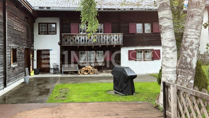 Gemütliches Haus mit Vorplatz - 4.5 Zimmer Wohnung in Breil/Brigels