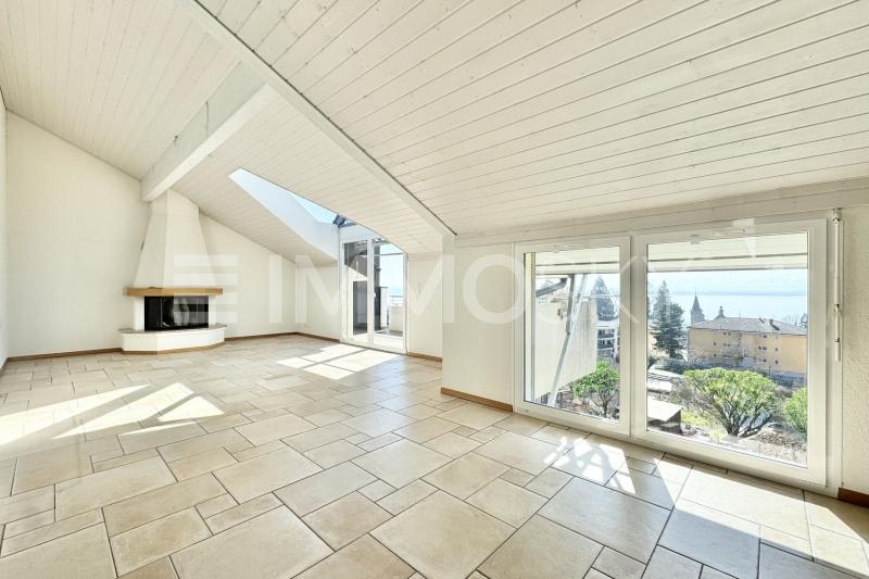 Grand séjour lumineux - 4.5 pièces Appartement en attique a Corcelles NE