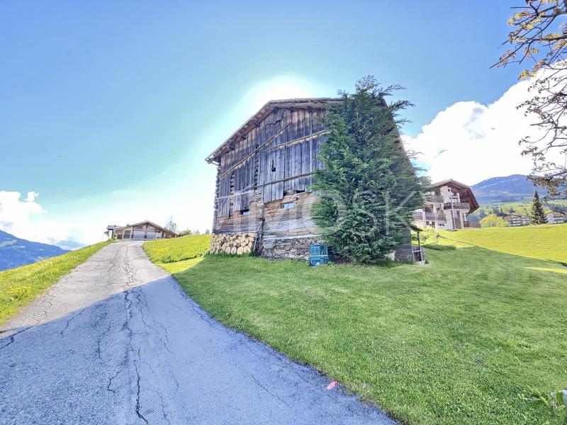 Stallromantik mit Fernblick - Bauland in Obersaxen Meierhof