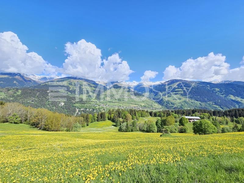 Atemberaubende Aussicht - Bauland in Obersaxen Meierhof