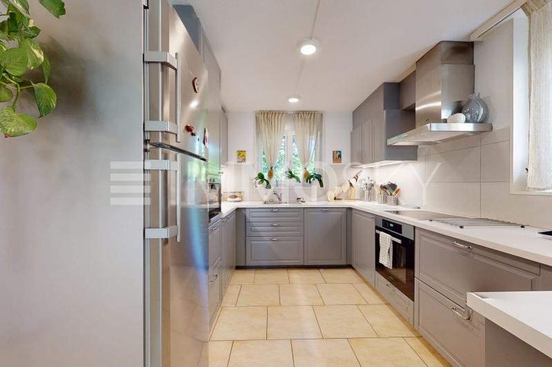 Cuisine moderne entièrement équipée - 5.5 pièces Maison mitoyenne d'angle a Echallens
