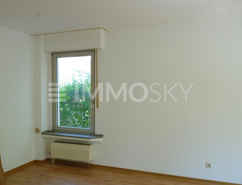 Helles Wohnzimmer mit viel Licht - 