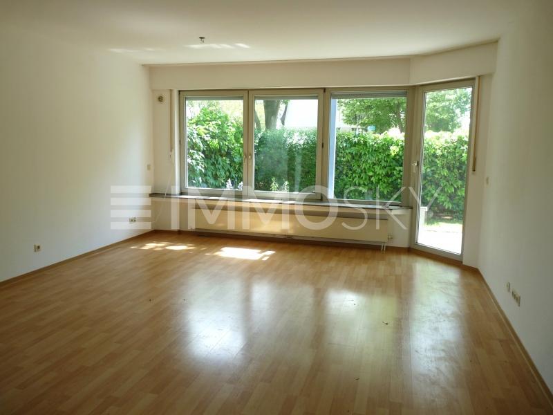 Sonniger Wohnbereich mit Terrasse - 