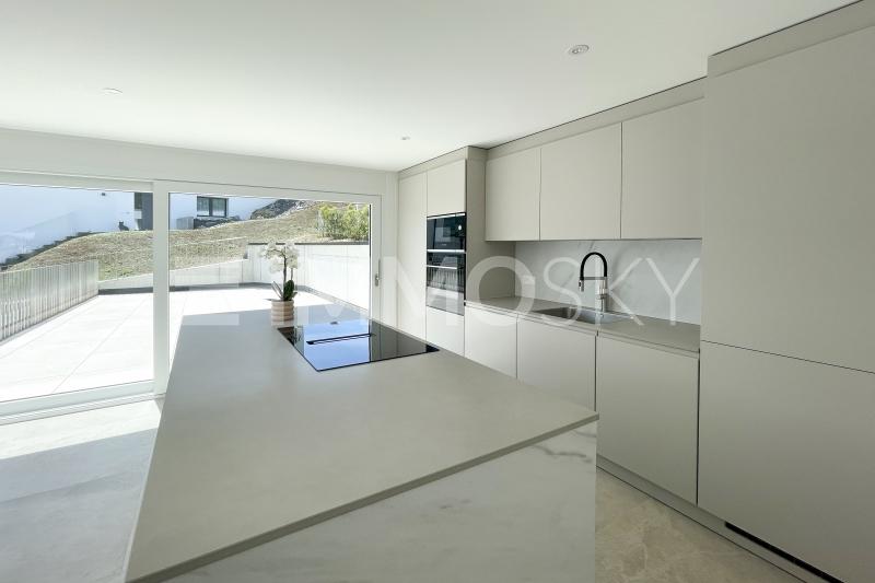 Cuisine ouverte avec accès balcon - 4.5 pièces Maison jumelle a Châtel St Denis