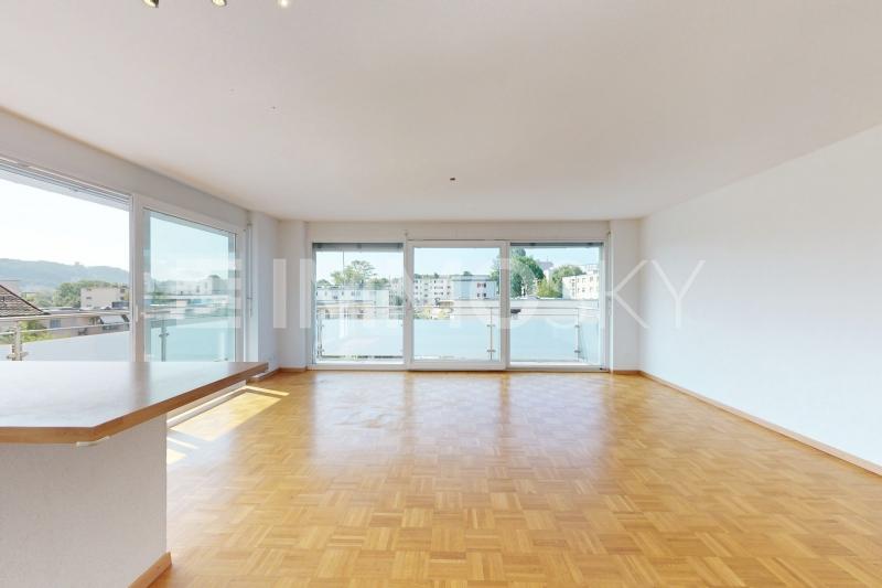 De grandes baies vitrées pour une luminosité maximale - 4.5 Zimmer Etagenwohnung in Lausanne