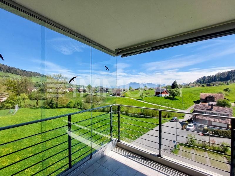 Herrlicher Weitblick - 4.5 Zimmer Etagenwohnung in Obernau