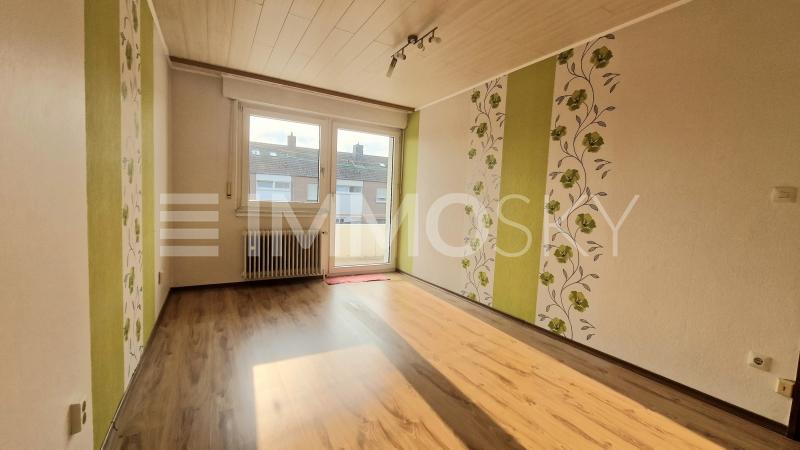 Schlafzimmer mit Zugang zum Balkon - 