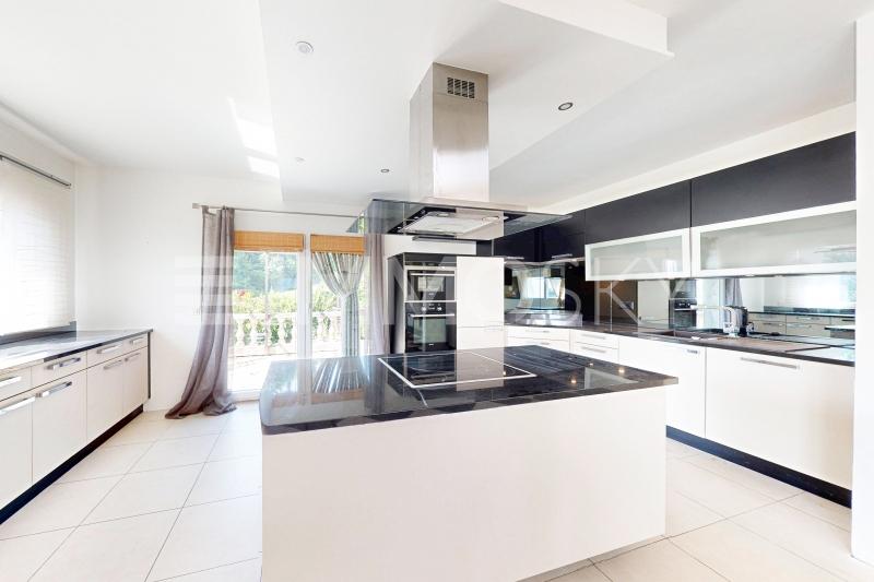 Grande cuisine fonctionnelle - 10 pièces Villa a Les Hauts Geneveys