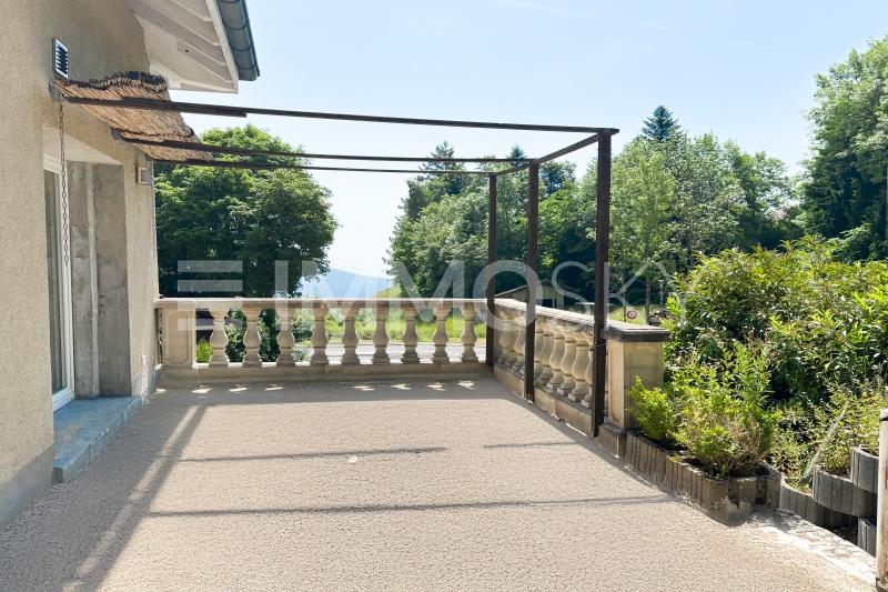 Terrasse orientée Sud-Ouest - 10 pièces Villa a Les Hauts Geneveys